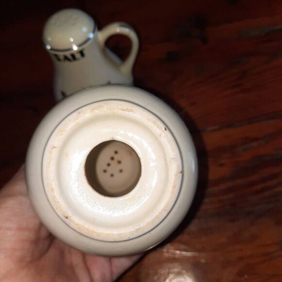 Vintage Hall Pottery Red Poppy 1930s Large Handled Salt & Pepper Shakers - Picture 3 of 3